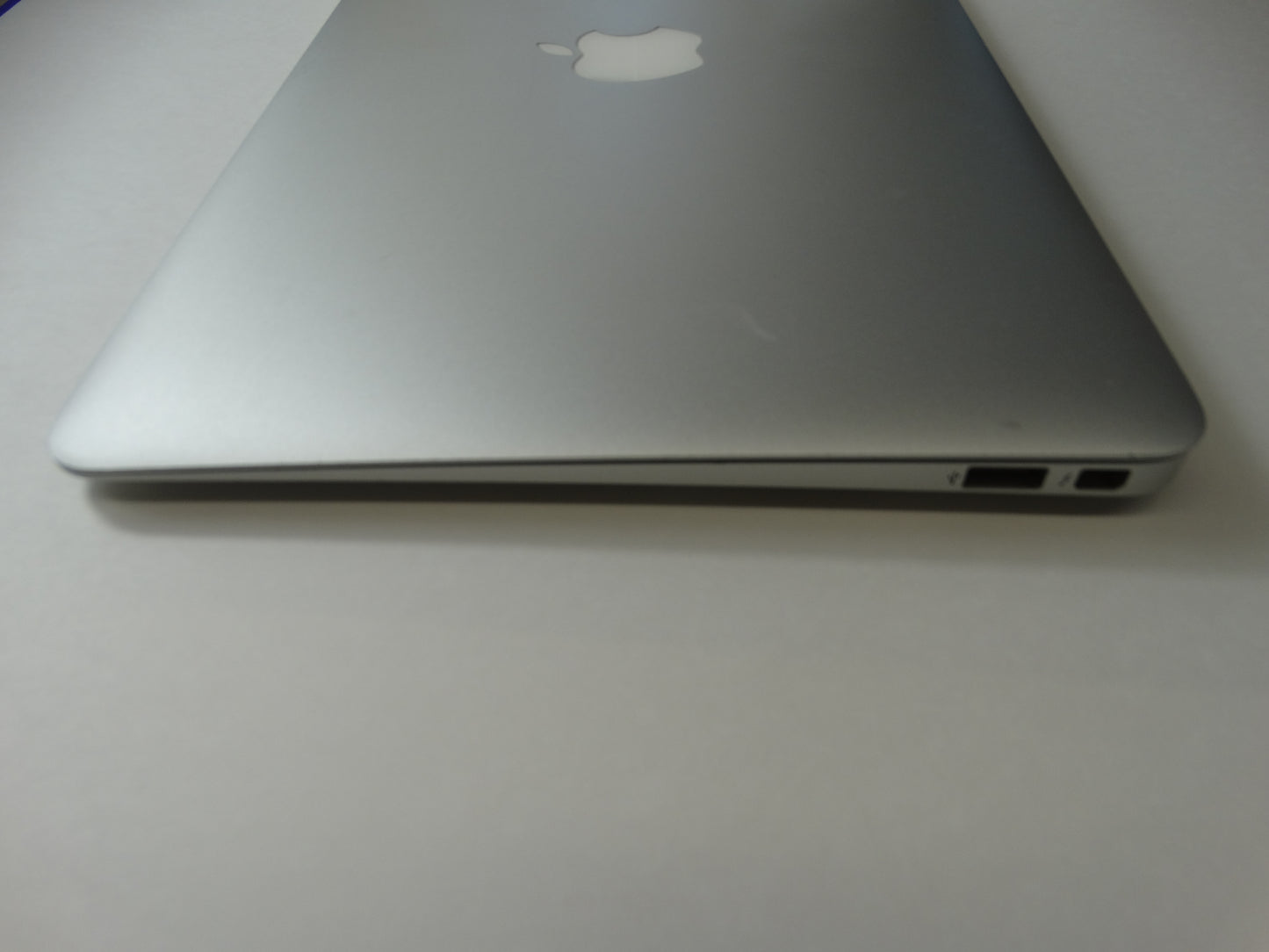 Apple MacBook Air A1465 – 11-Inch, Intel i5, 4GB RAM, 120GB SSD
