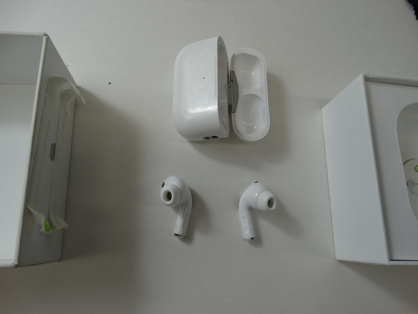 Apple AirPods Pro 2nd Gen with MagSafe Charging Case – MTJV3LL/A