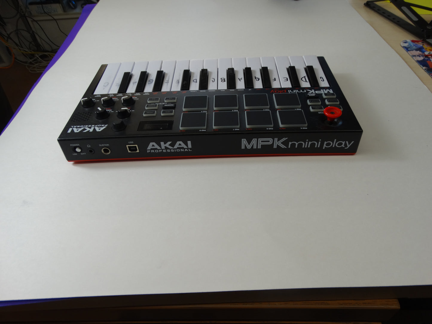 Akai Professional MPK Mini Play – 25-Key Portable MIDI Controller with Built-in Sounds & Speaker