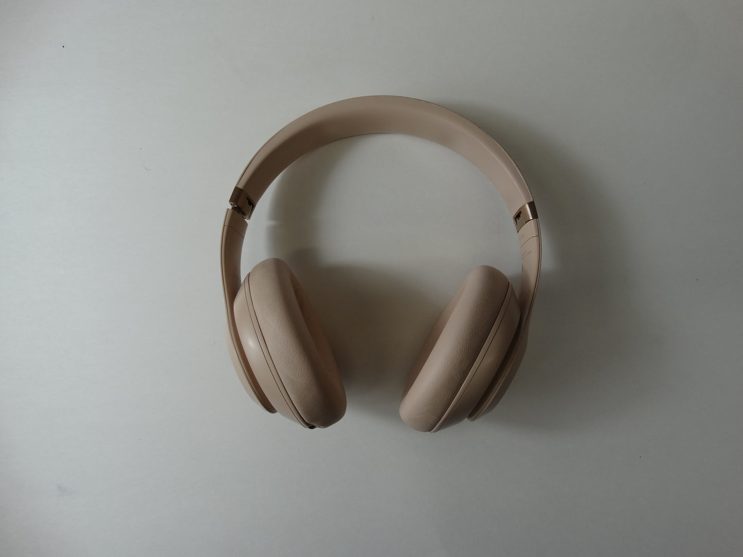 Beats Studio3 Wireless Noise Cancelling Over-Ear Headphones – Porcelain Rose / Gold