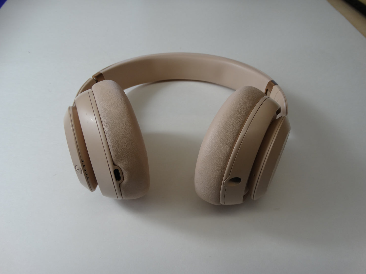 Beats Studio3 Wireless Noise Cancelling Over-Ear Headphones – Porcelain Rose / Gold