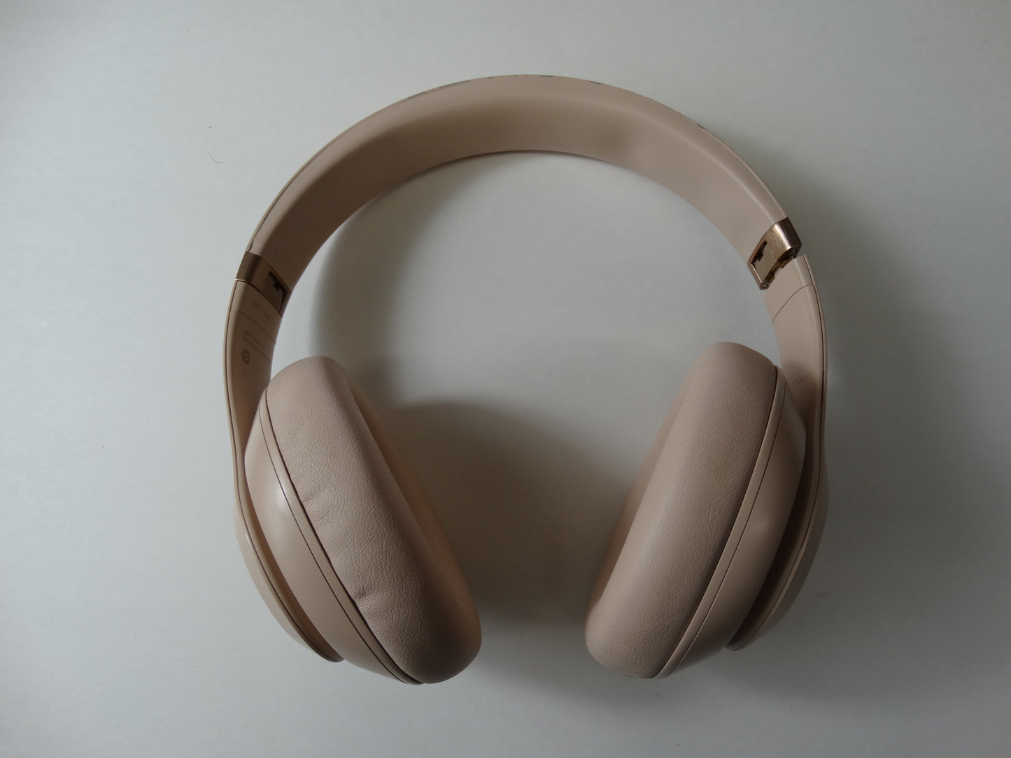 Beats Studio3 Wireless Noise Cancelling Over-Ear Headphones – Porcelain Rose / Gold
