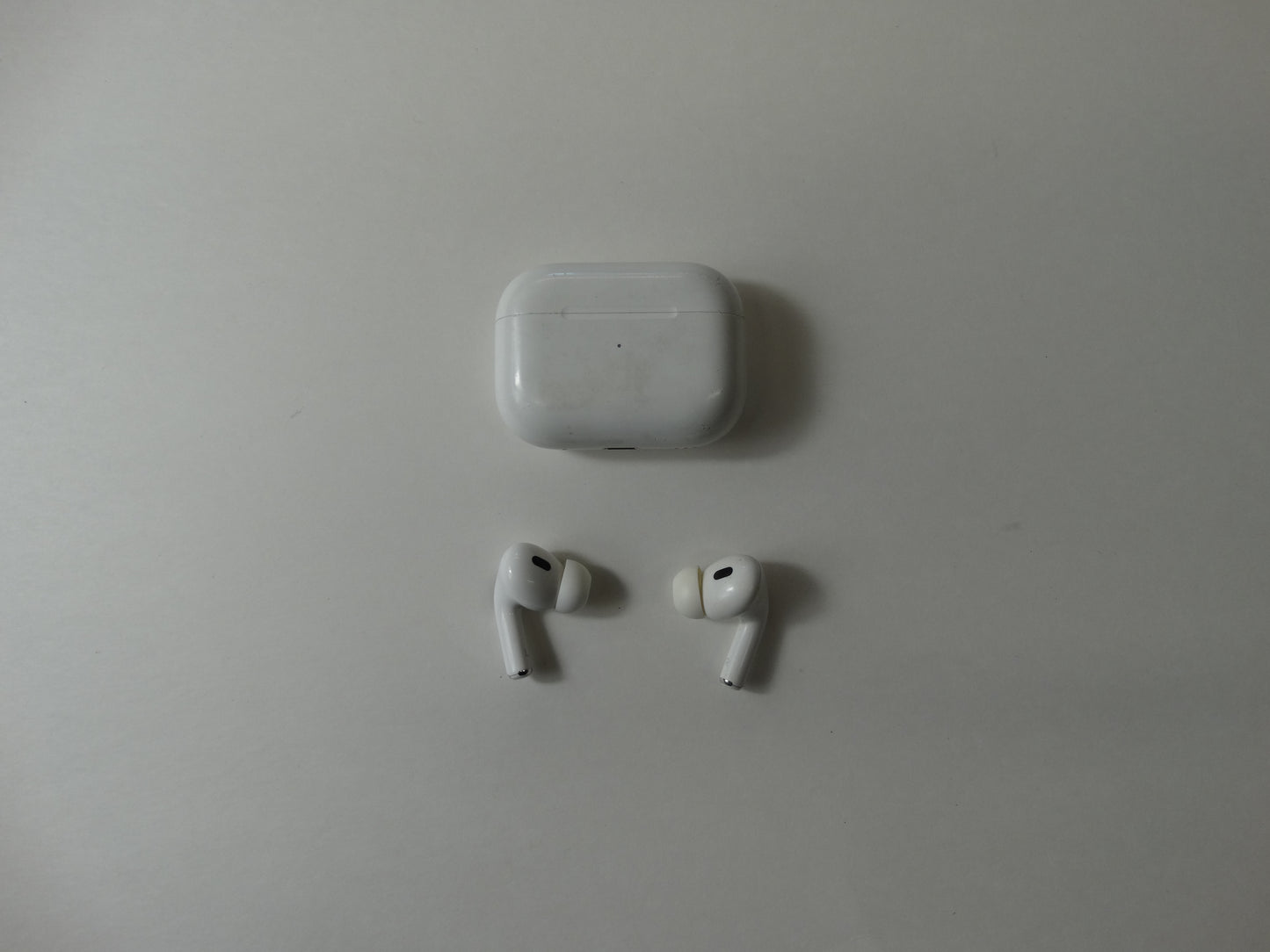 Apple AirPods Pro (1st Gen) with Wireless Charging Case – Model A2190 – White
