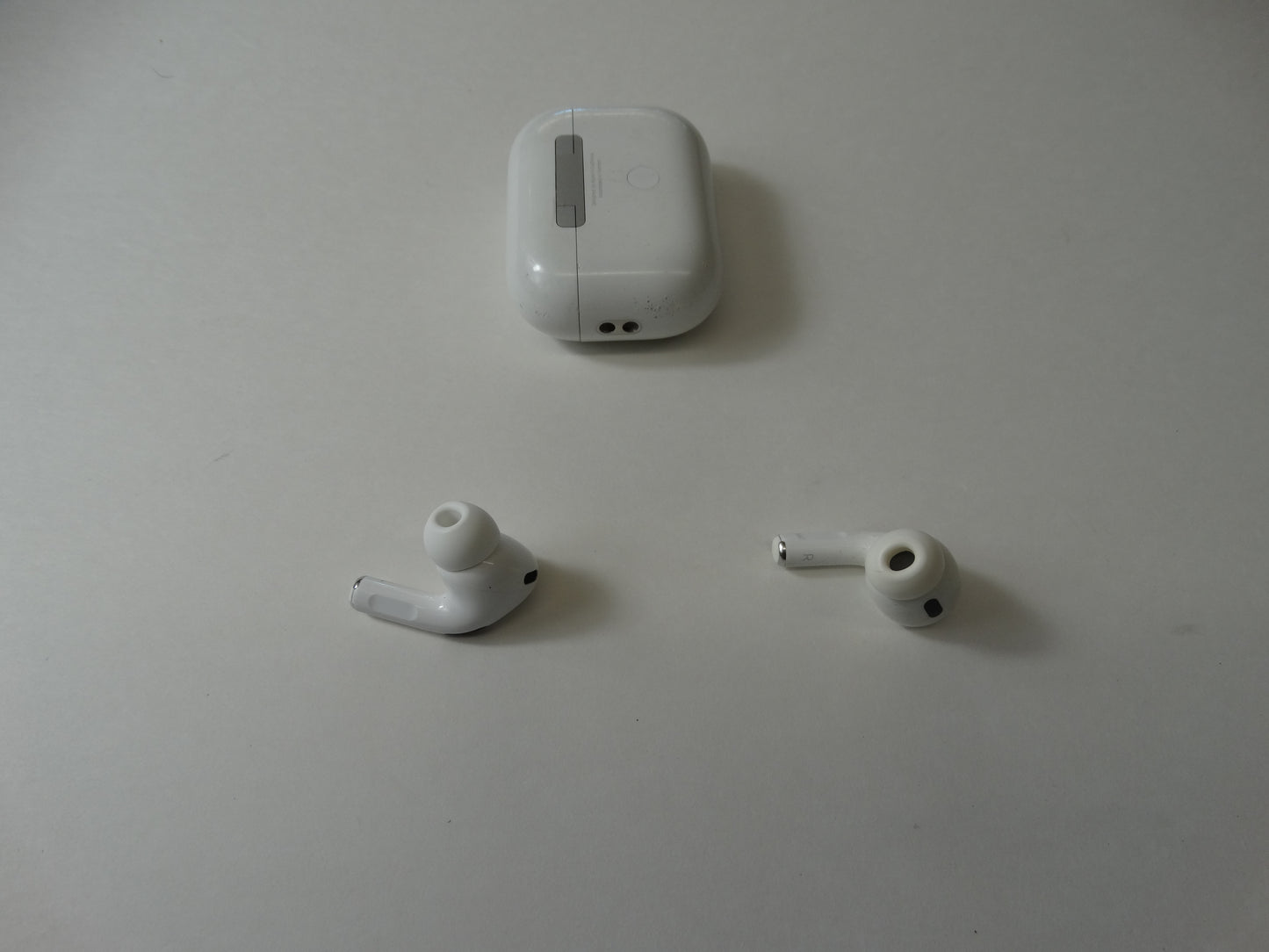 Apple AirPods Pro (1st Gen) with Wireless Charging Case – Model A2190 – White