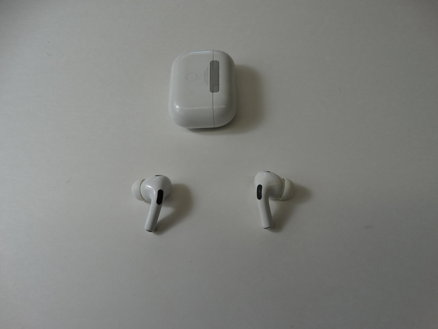 Apple AirPods Pro (1st Gen) with Wireless Charging Case – Model A2190 – White