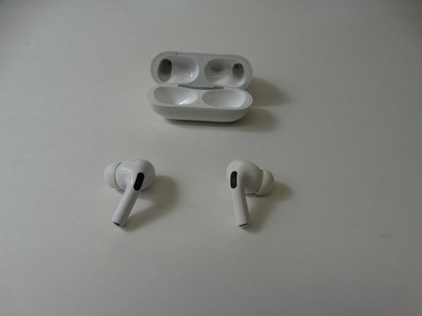 Apple AirPods Pro (1st Gen) with Wireless Charging Case – Model A2190 – White