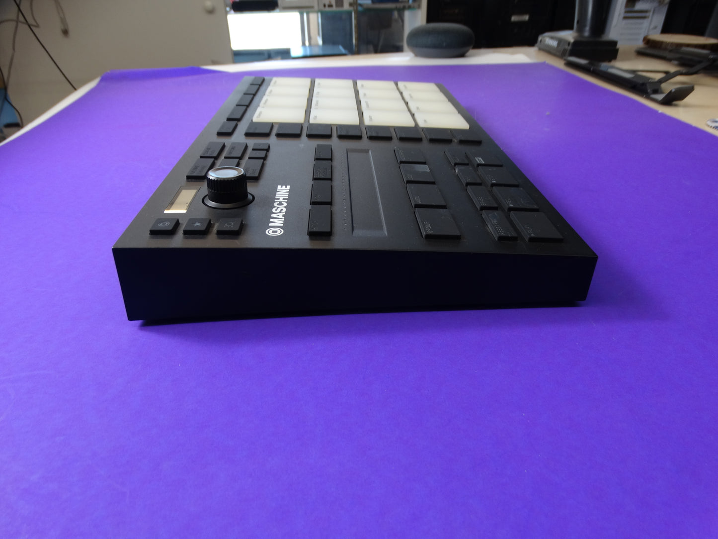 Maschine Mikro MK3 Beatmaking Hardware – USB Groovebox for Music Production