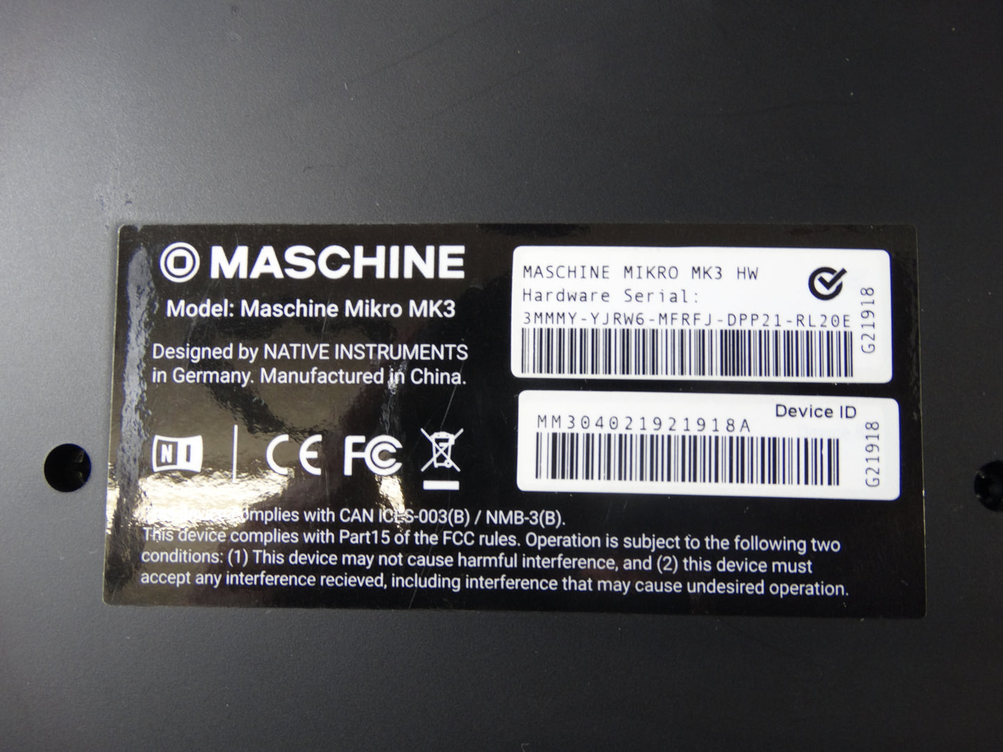 Maschine Mikro MK3 Beatmaking Hardware – USB Groovebox for Music Production