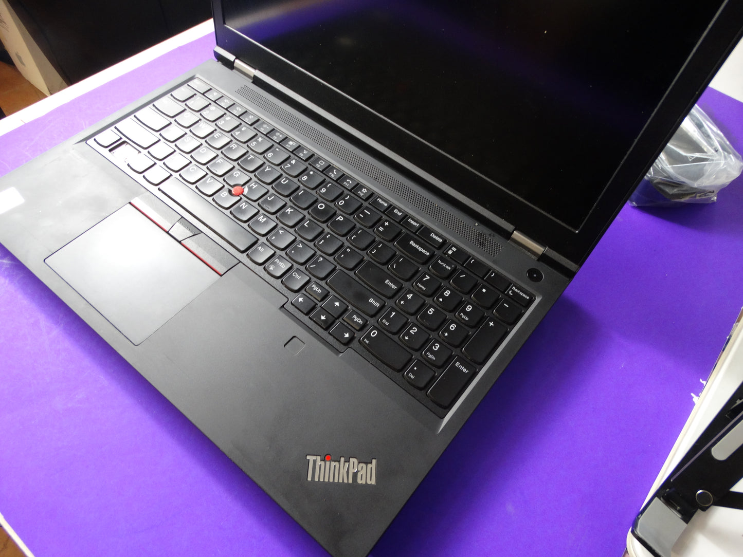 Lenovo ThinkPad P15 Gen 1 – Intel i9-10885H, 32GB RAM, 1TB SSD, RTX 4000 8GB, Windows 11 Pro