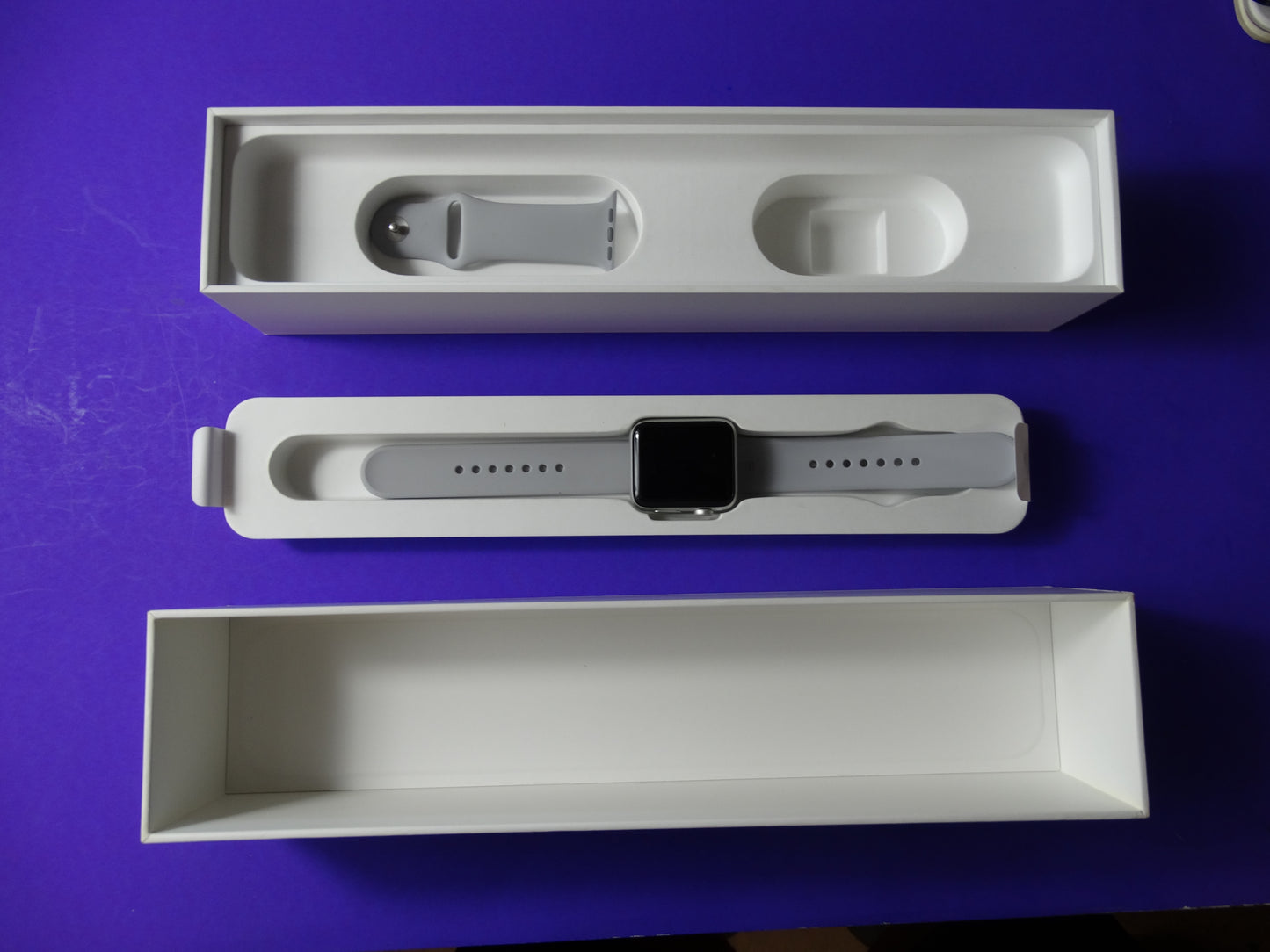 Apple Watch Series 3 (42mm, GPS + Cellular) – Silver Aluminum with Fog Sport Band