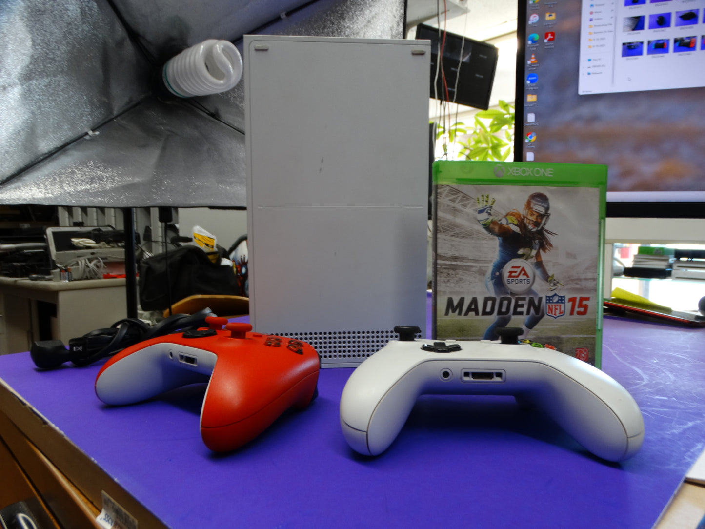 Xbox One S Gaming Console Set – White, 2 Wireless Controllers + Madden NFL 15