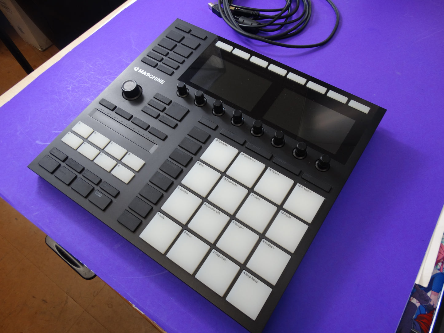 Native Instruments Maschine MK3 – Groove Production & Beat Making Controller
