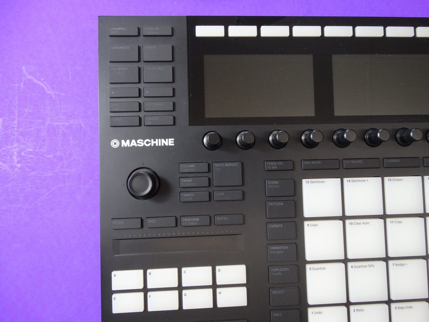 Native Instruments Maschine MK3 – Groove Production & Beat Making Controller