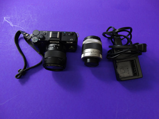 Pentax Q7 Mirrorless Camera Kit – Body + 2 Lenses (Pentax 02 Standard Zoom) + Charger & Strap