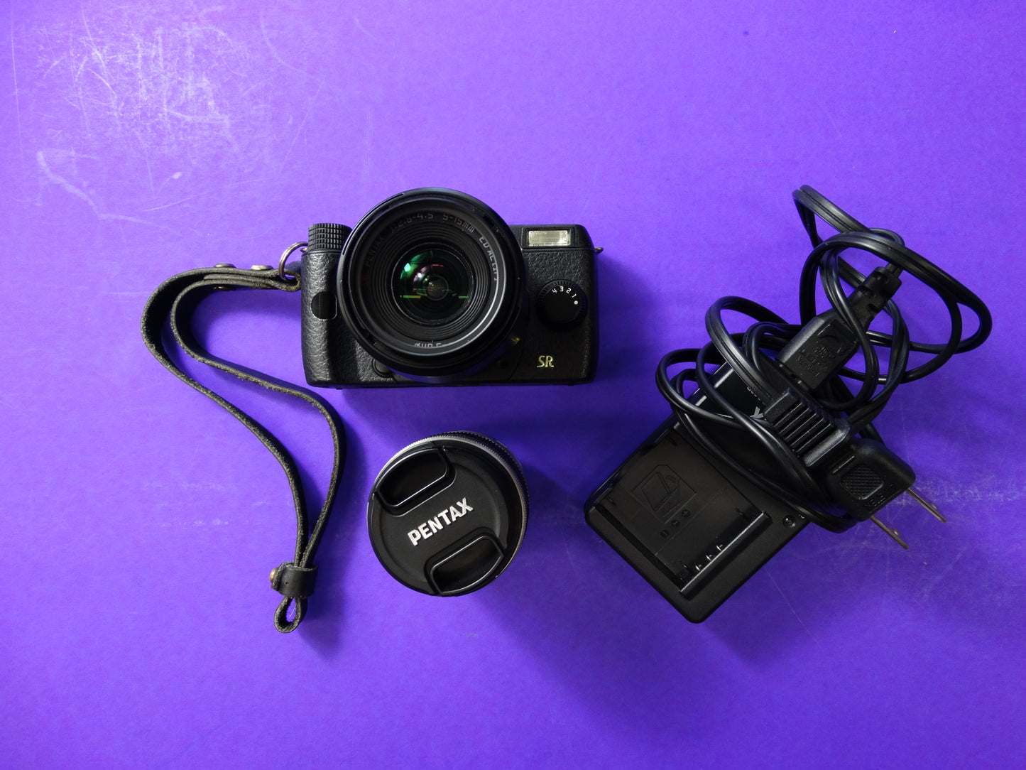 Pentax Q7 Mirrorless Camera Kit – Body + 2 Lenses (Pentax 02 Standard Zoom) + Charger & Strap