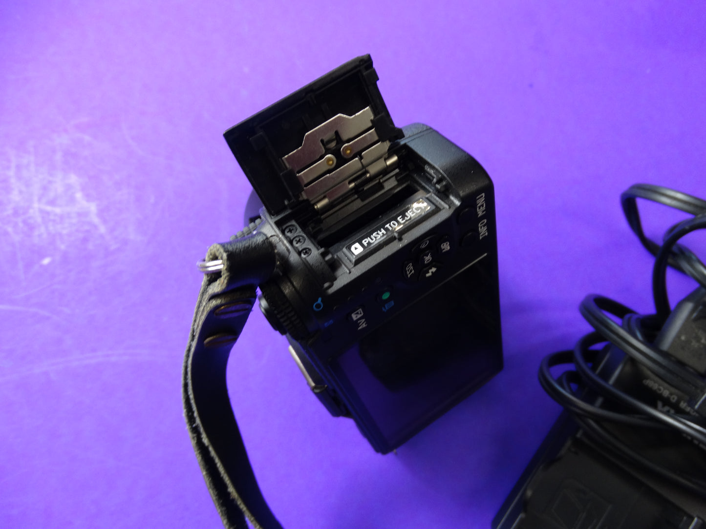 Pentax Q7 Mirrorless Camera Kit – Body + 2 Lenses (Pentax 02 Standard Zoom) + Charger & Strap
