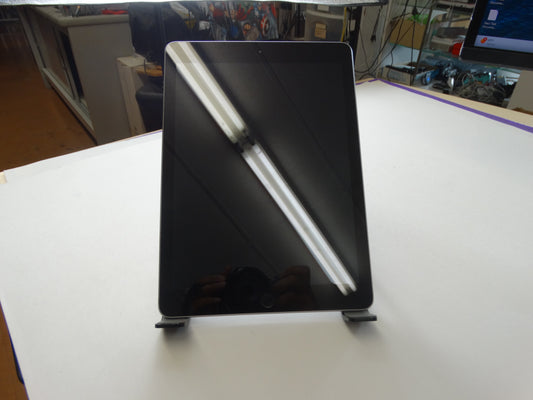 Apple iPad 6th Gen – 9.7" Retina Display, 32GB, Wi-Fi, iPadOS 17.7.10 (MR7F2LL/A)