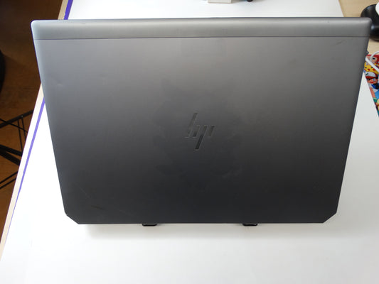 HP Nitro N515-55 Laptop – Intel Core i7-8860H, 32GB RAM, Dual Storage, 4K UHD Display
