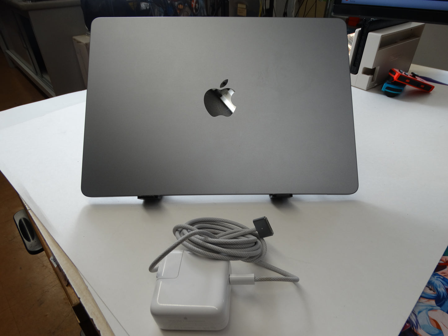 Apple MacBook Air M2 – 13.6" Retina, 8GB RAM, 256GB SSD, 100% Battery (A2681)