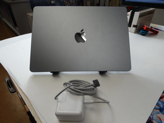 Apple MacBook Air M2 – 13.6" Retina, 8GB RAM, 256GB SSD, 100% Battery (A2681)