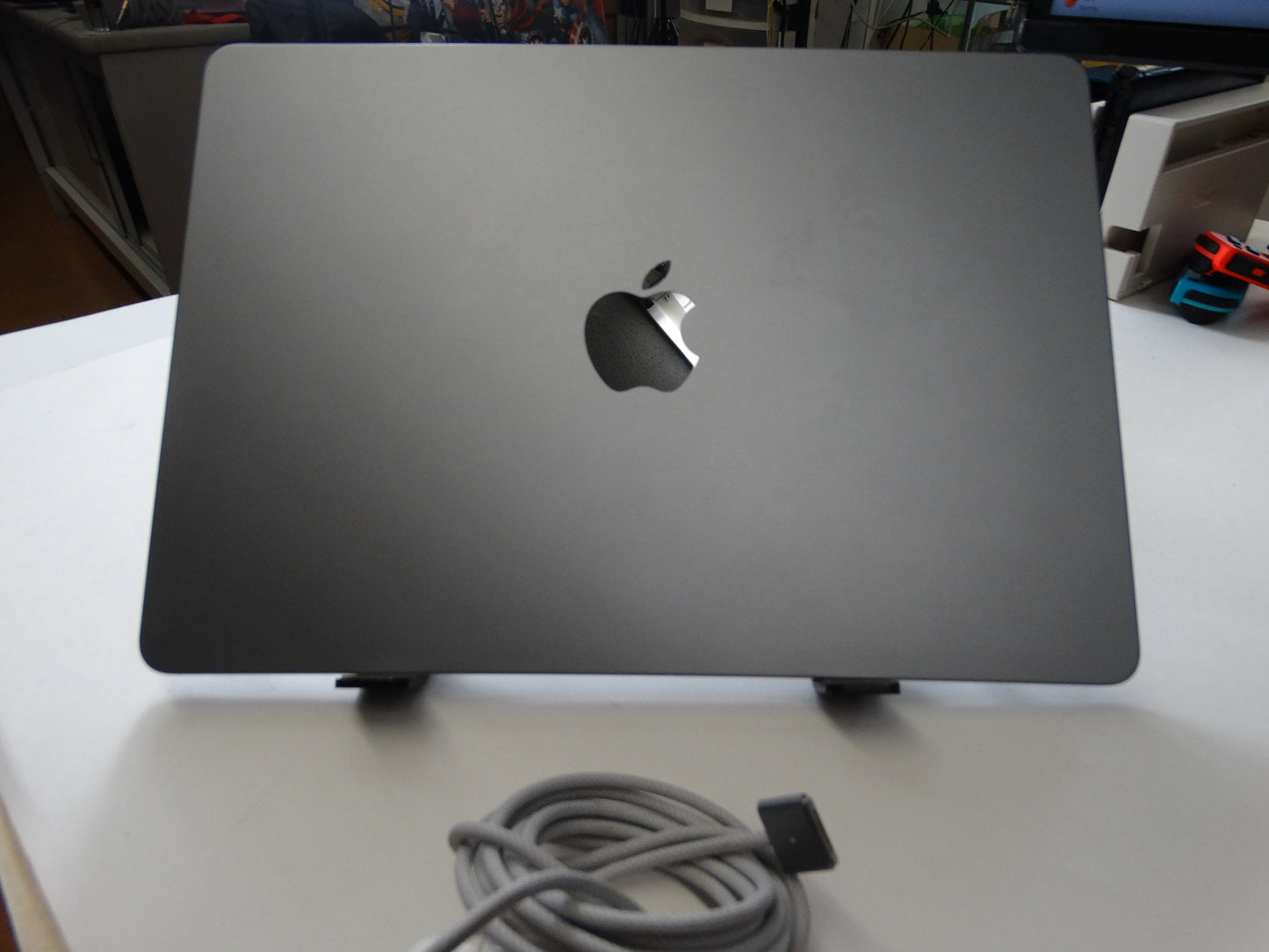 Apple MacBook Air M2 – 13.6" Retina, 8GB RAM, 256GB SSD, 100% Battery (A2681)