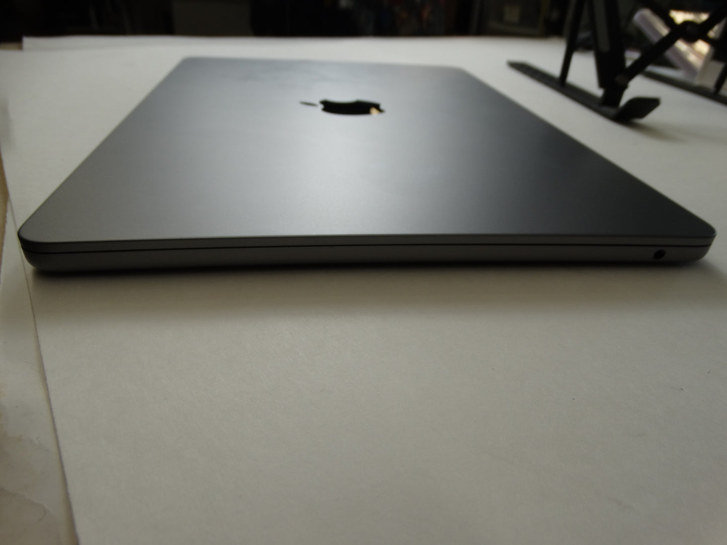 Apple MacBook Air M2 – 13.6" Retina, 8GB RAM, 256GB SSD, 100% Battery (A2681)