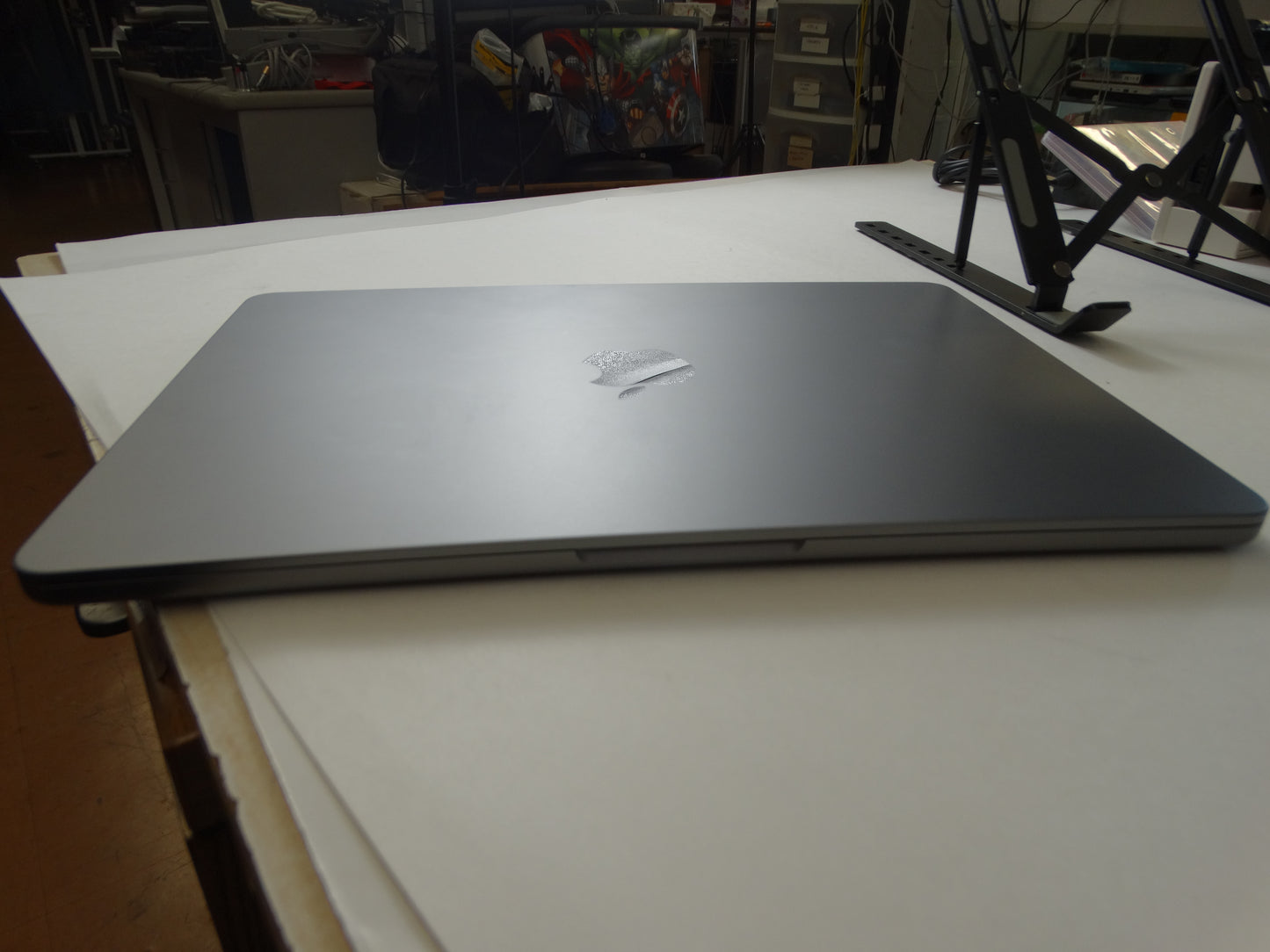 Apple MacBook Air M2 – 13.6" Retina, 8GB RAM, 256GB SSD, 100% Battery (A2681)