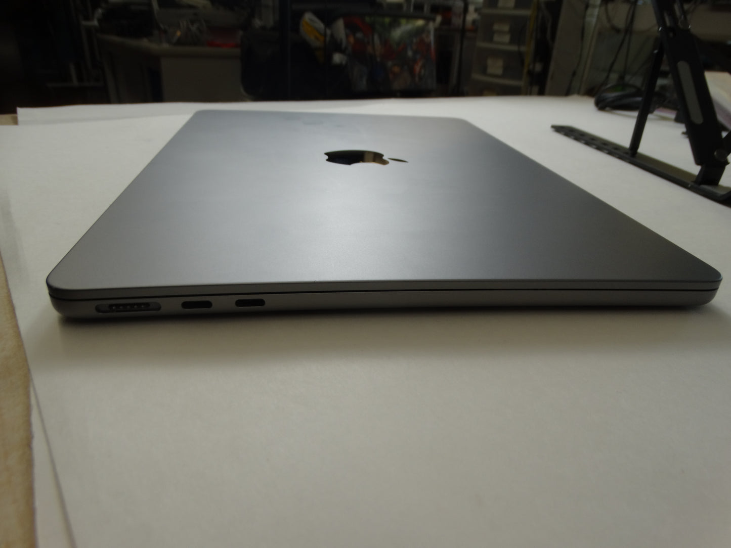 Apple MacBook Air M2 – 13.6" Retina, 8GB RAM, 256GB SSD, 100% Battery (A2681)