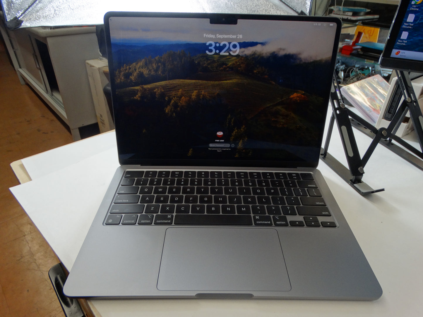 Apple MacBook Air M2 – 13.6" Retina, 8GB RAM, 256GB SSD, 100% Battery (A2681)