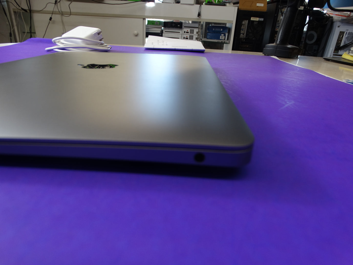 Apple MacBook Air A2179 – 13.3" Retina Display, Intel Core i3/i5, Lightweight Laptop