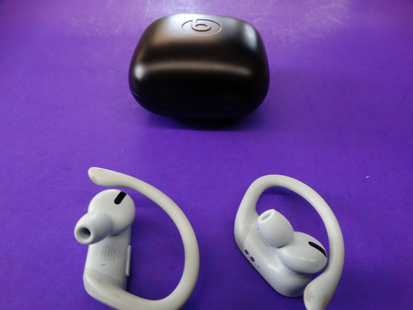 Beats Powerbeats Pro – True Wireless Earphones with Ear Hooks, Blue (Sports Design)