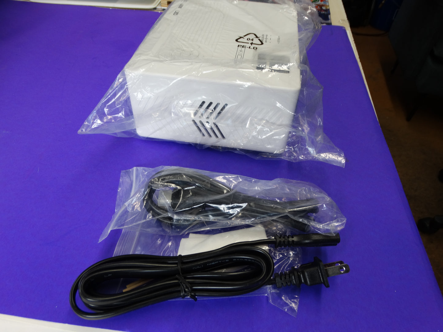 Purshe AK-60 WiFi Projector – Portable HD Home Theater Projector