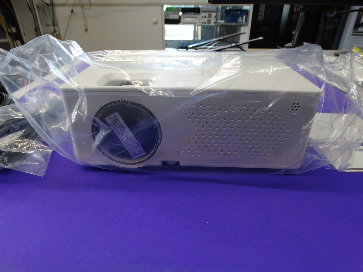 Purshe AK-60 WiFi Projector – Portable HD Home Theater Projector