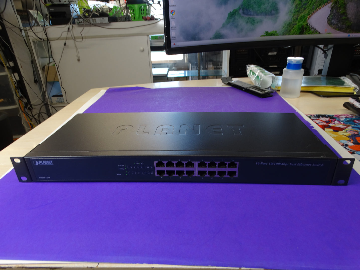 PLANET FNSW-1601, a 16-Port 10/100Mbps Fast Ethernet Switch by PLANET Technology Corp.