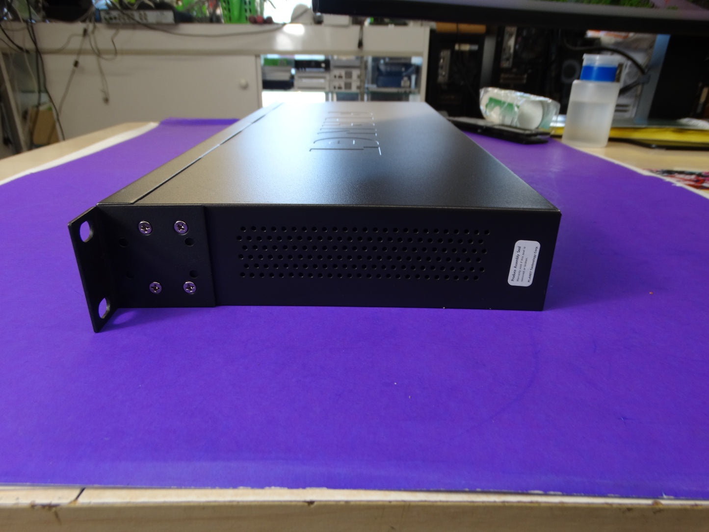 PLANET FNSW-1601, a 16-Port 10/100Mbps Fast Ethernet Switch by PLANET Technology Corp.