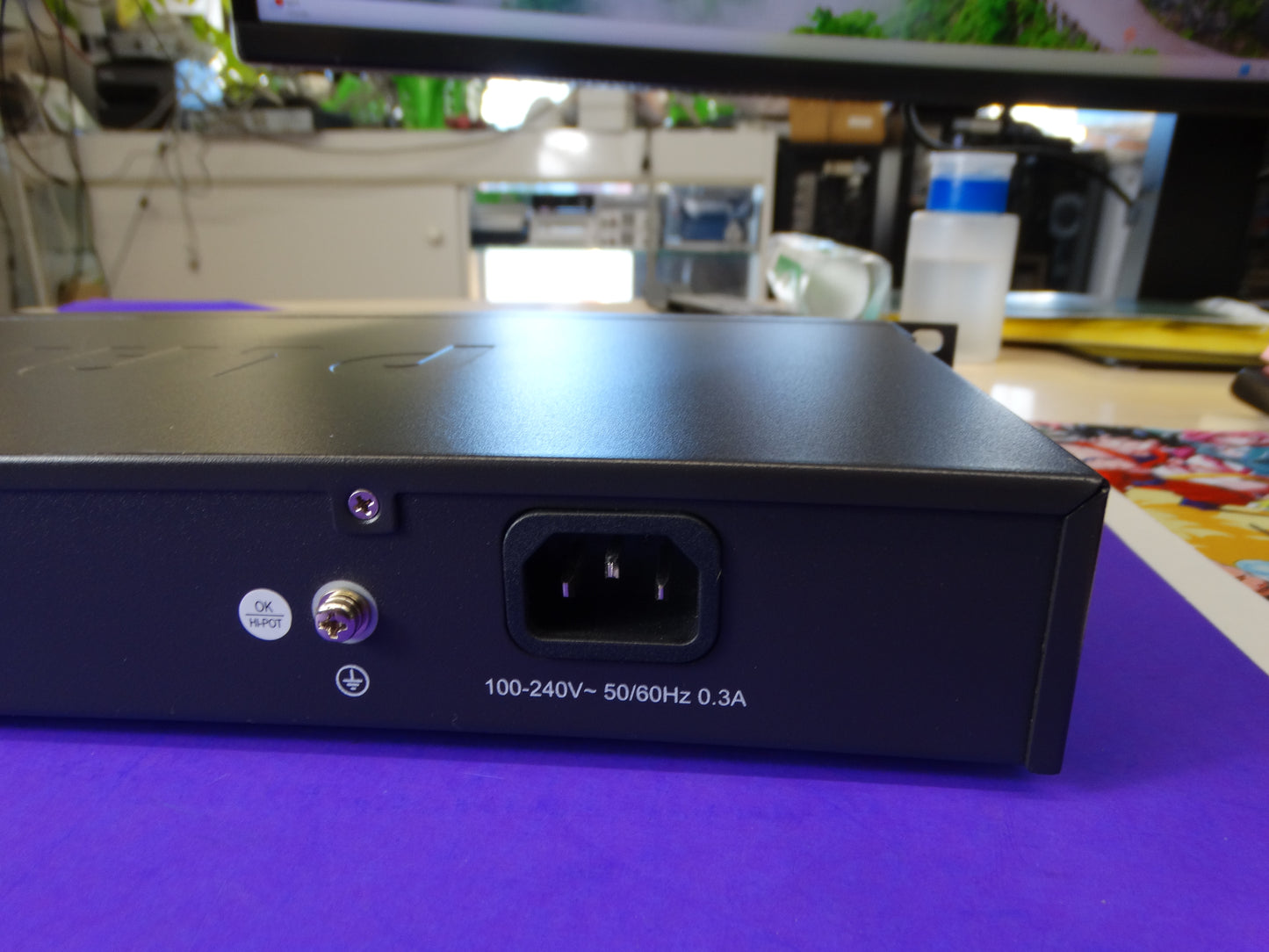 PLANET FNSW-1601, a 16-Port 10/100Mbps Fast Ethernet Switch by PLANET Technology Corp.