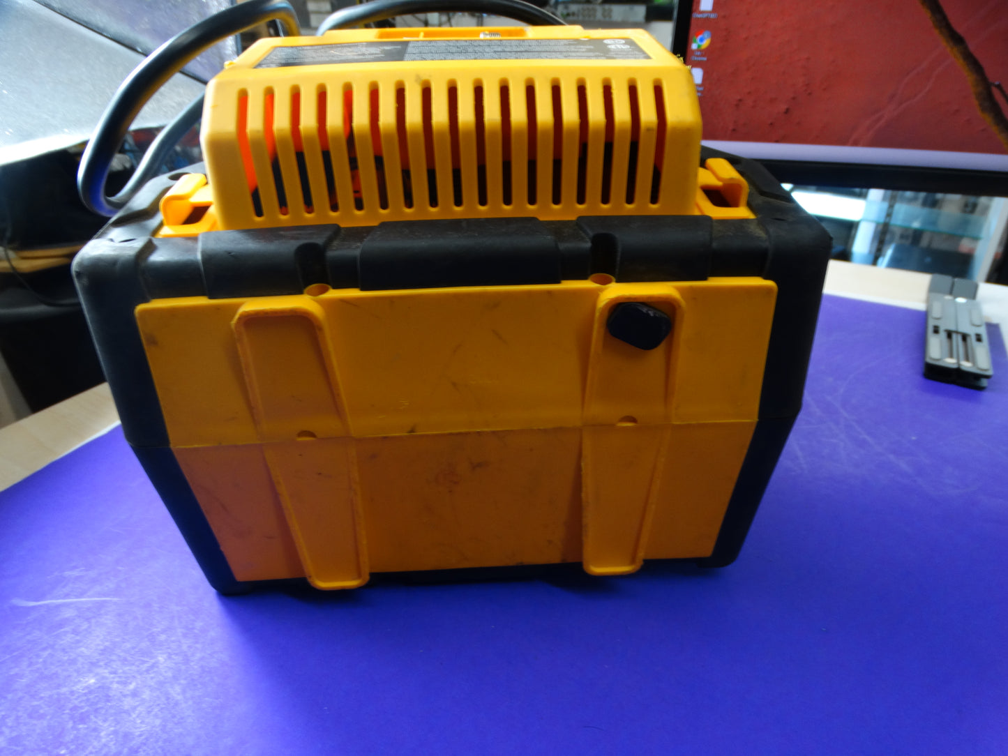 CAT CJ1000DCP Digital Jump Starter with Air Compressor and Power Bank