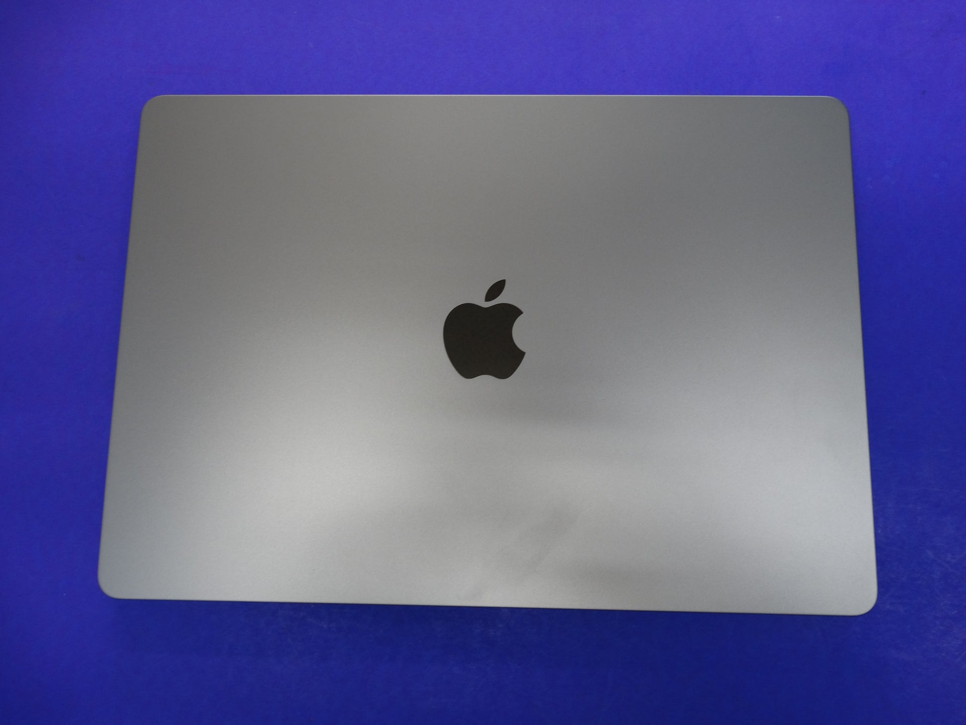 Apple MacBook Air M3 (A3114) – 13” 8-Core Laptop, 8GB RAM, 512GB SSD, 100% Battery (44 Cycles) – macOS Tahoe 26.0.1 - WeBuyElectronic