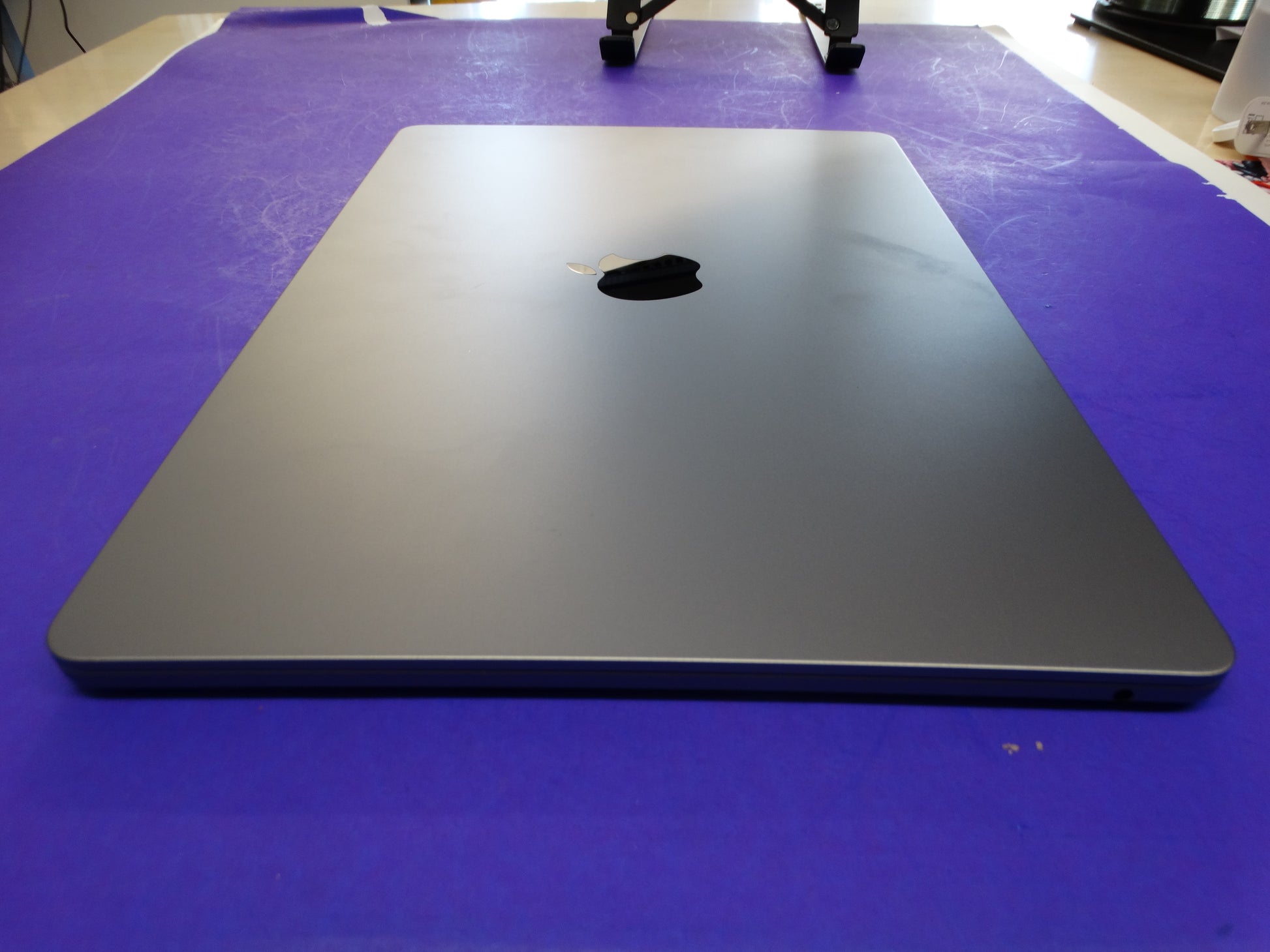 Apple MacBook Air M3 (A3114) – 13” 8-Core Laptop, 8GB RAM, 512GB SSD, 100% Battery (44 Cycles) – macOS Tahoe 26.0.1 - WeBuyElectronic