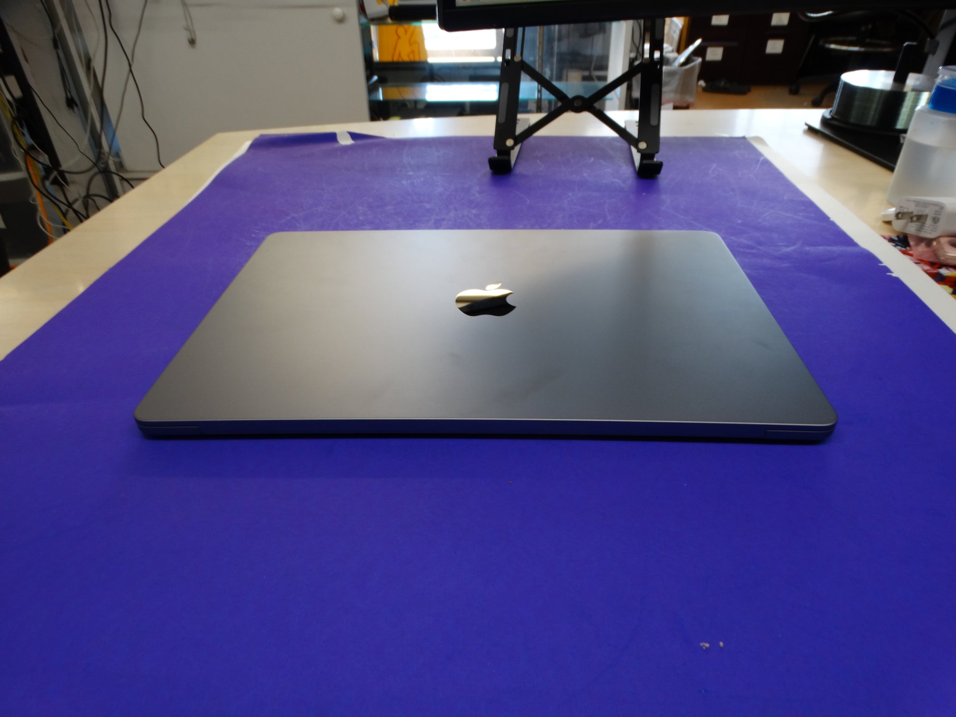 Apple MacBook Air M3 (A3114) – 13” 8-Core Laptop, 8GB RAM, 512GB SSD, 100% Battery (44 Cycles) – macOS Tahoe 26.0.1 - WeBuyElectronic