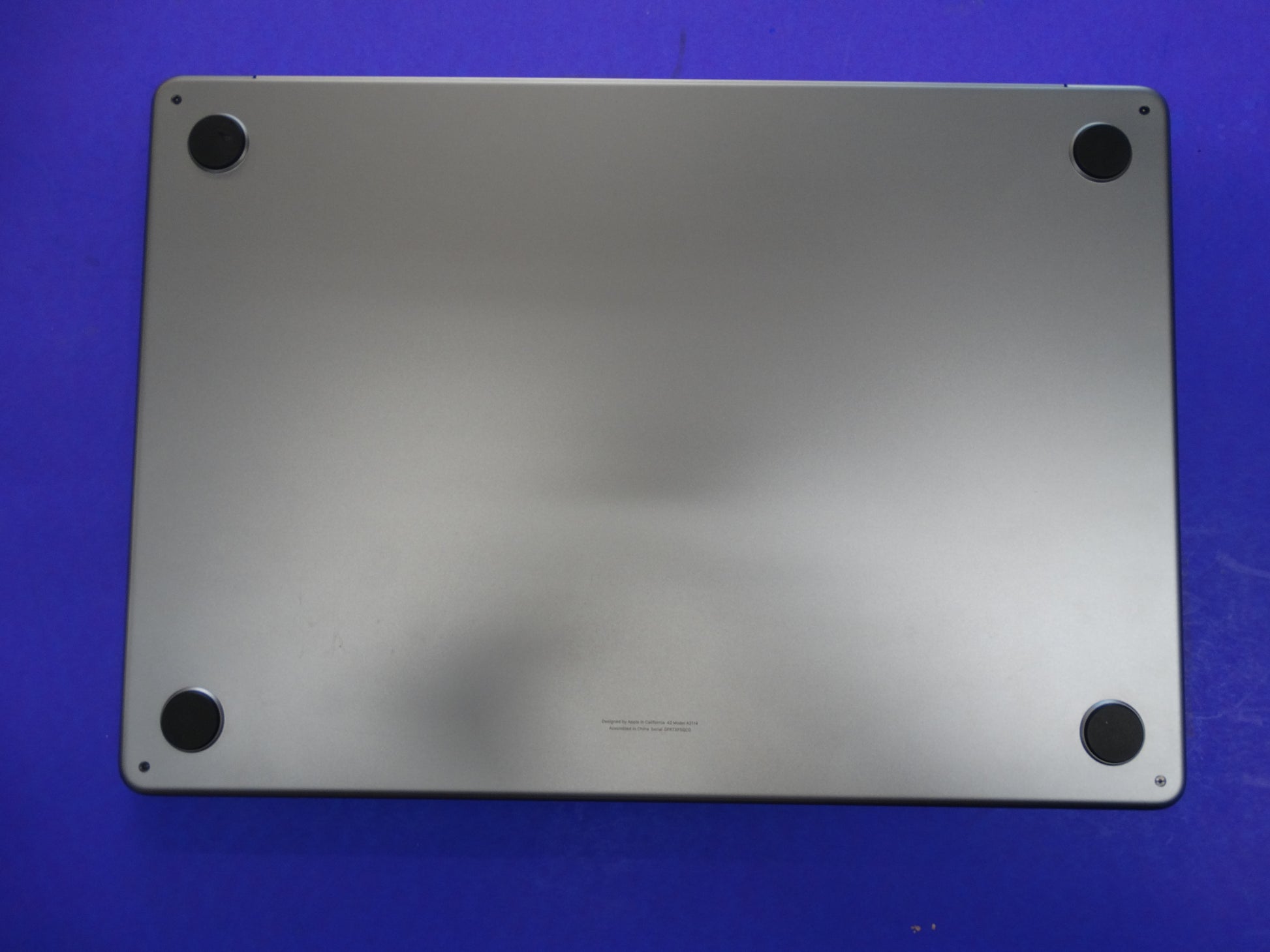 Apple MacBook Air M3 (A3114) – 13” 8-Core Laptop, 8GB RAM, 512GB SSD, 100% Battery (44 Cycles) – macOS Tahoe 26.0.1 - WeBuyElectronic