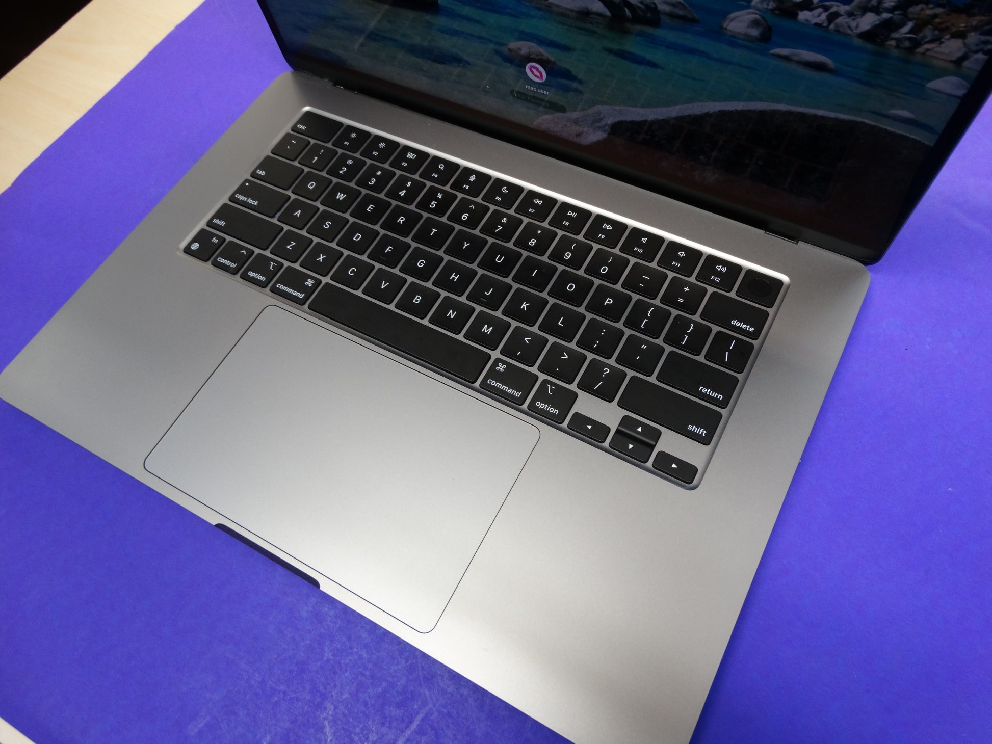 Apple MacBook Air M3 (A3114) – 13” 8-Core Laptop, 8GB RAM, 512GB SSD, 100% Battery (44 Cycles) – macOS Tahoe 26.0.1 - WeBuyElectronic