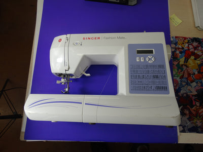 Singer Fashion Mate 7256 Computerized Sewing Machine – 70 Built-In Stitches & Automatic Needle Threader