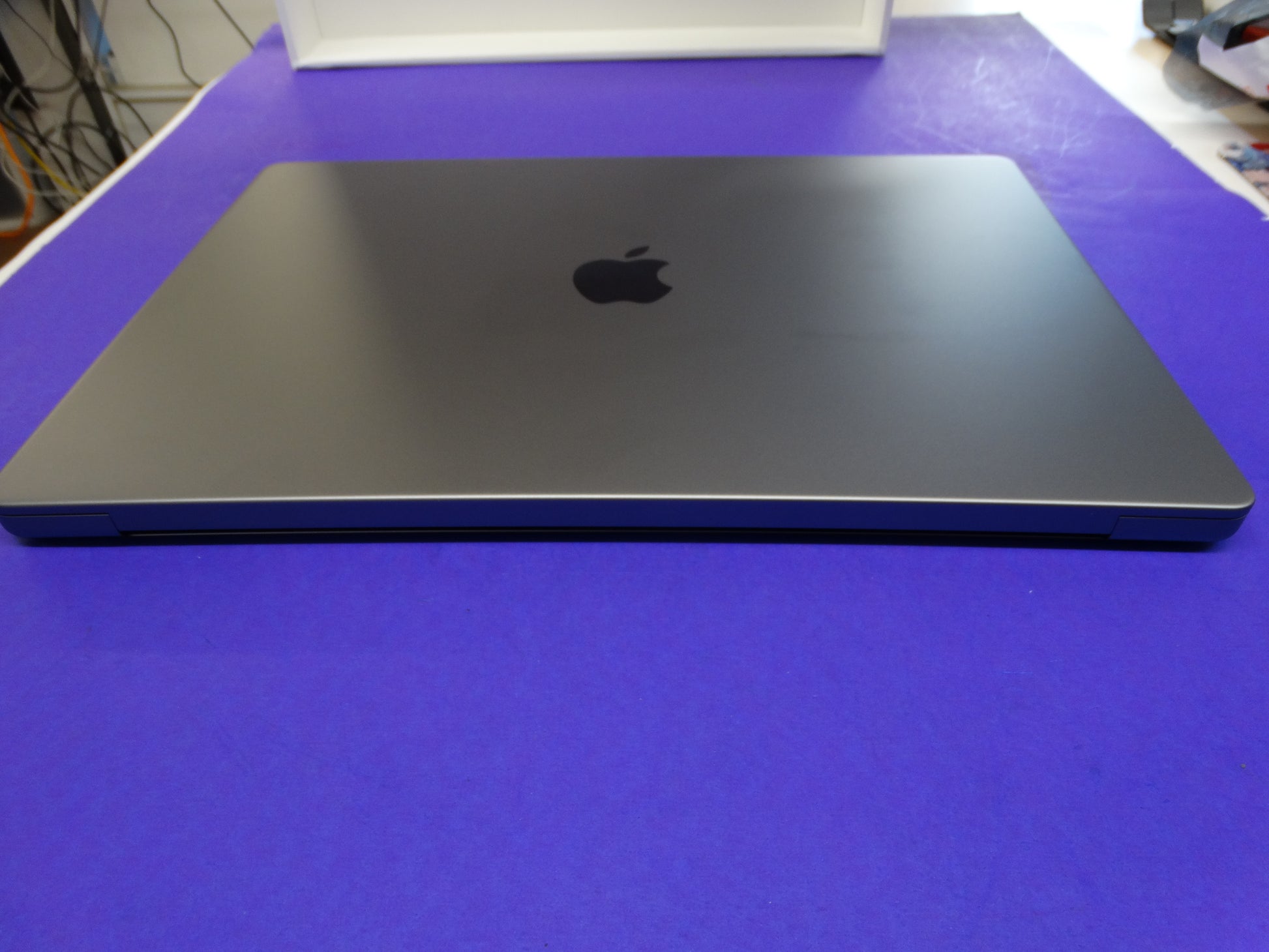 Apple MacBook Pro 13-inch (M1, 2020) – Space Gray, 16GB RAM, 512GB SSD, 1 Cycle, macOS 14.6.1 (26.0.1) - WeBuyElectronic