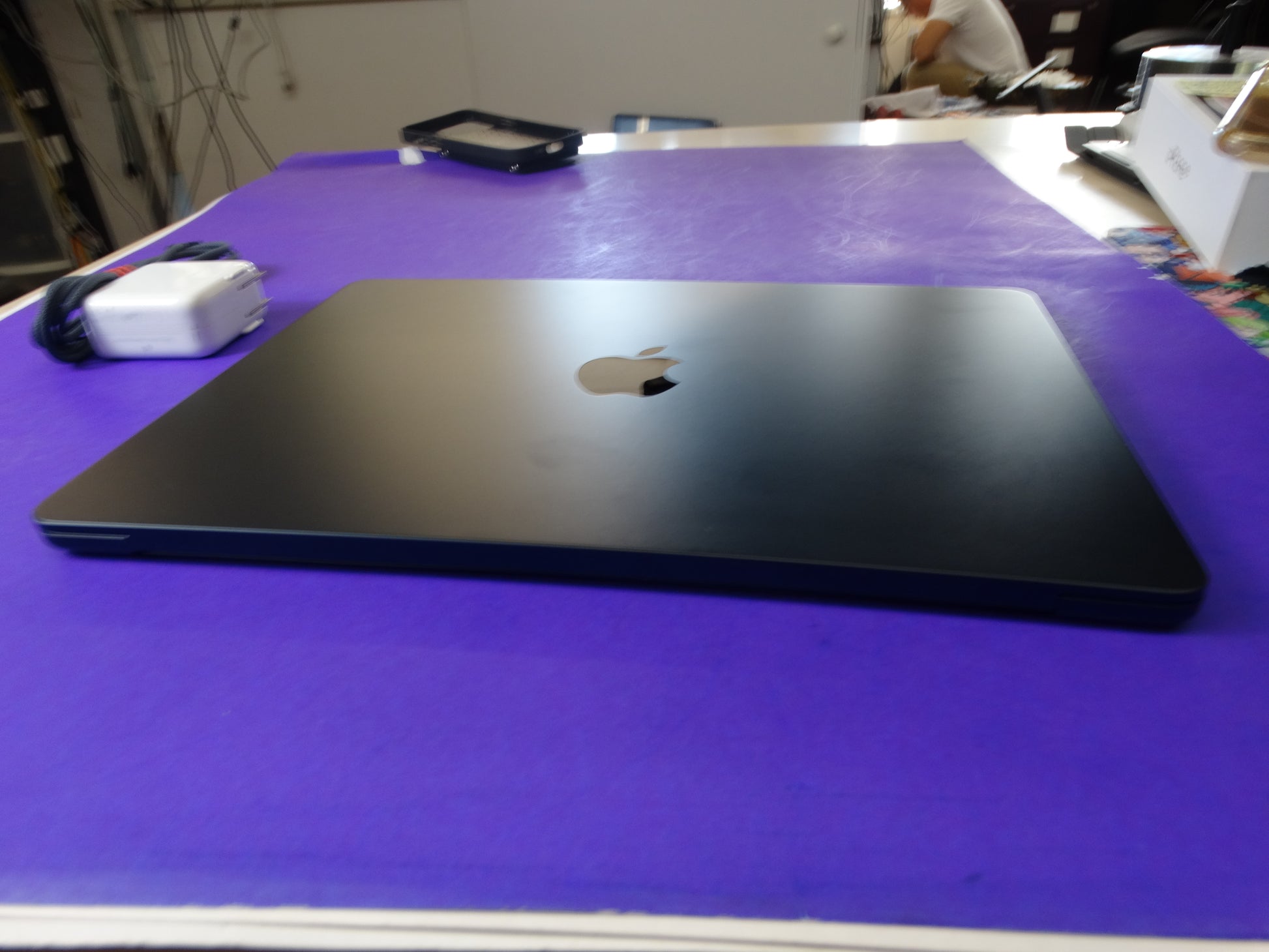 Apple MacBook Air A3113 (13-Inch, M3 2024) – 8GB RAM, 256GB SSD, Cracked Screen, 99% Battery Health, 41 Cycles - WeBuyElectronic