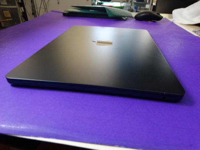 Apple MacBook Air A3113 13.6” M2 8GB 256GB – 43 Cycles – 100% Battery Health - WeBuyElectronic