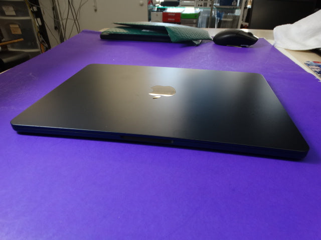 Apple MacBook Air A3113 13.6” M2 8GB 256GB – 43 Cycles – 100% Battery Health - WeBuyElectronic