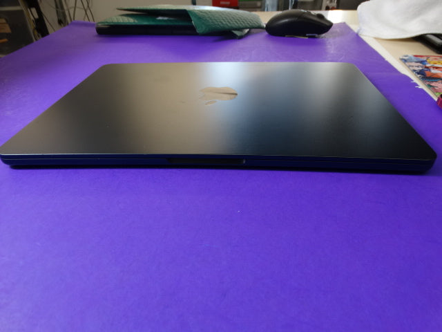 Apple MacBook Air A3113 13.6” M2 8GB 256GB – 43 Cycles – 100% Battery Health - WeBuyElectronic