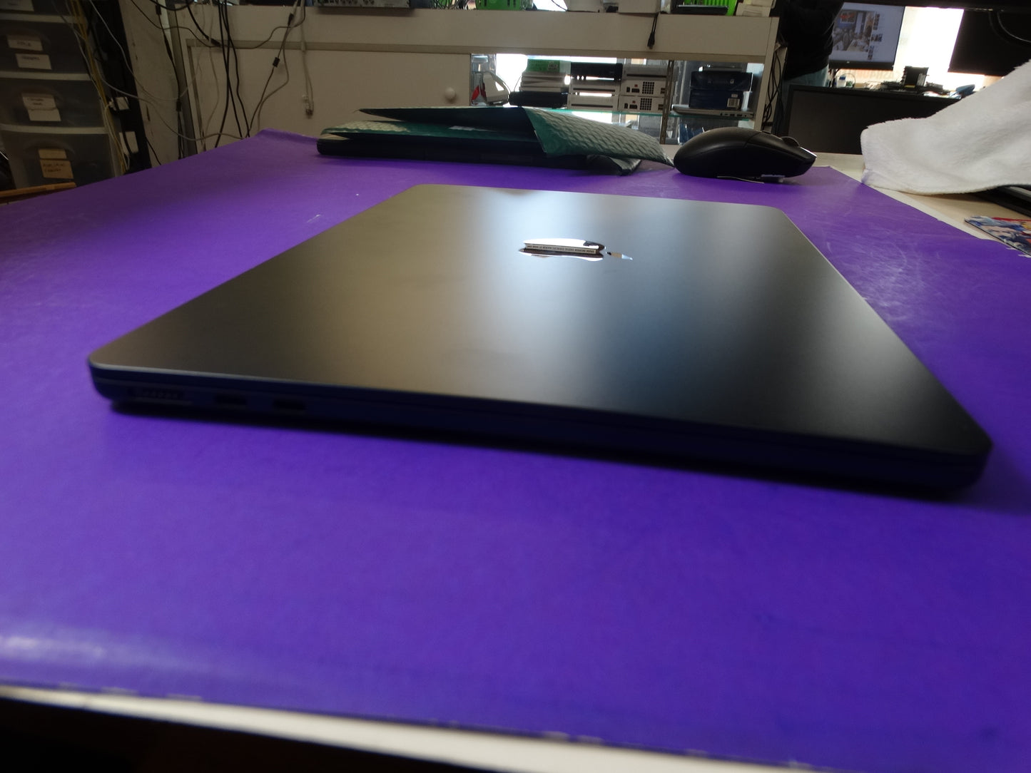 Apple MacBook Air A3113 13.6” M2 8GB 256GB – 43 Cycles – 100% Battery Health - WeBuyElectronic