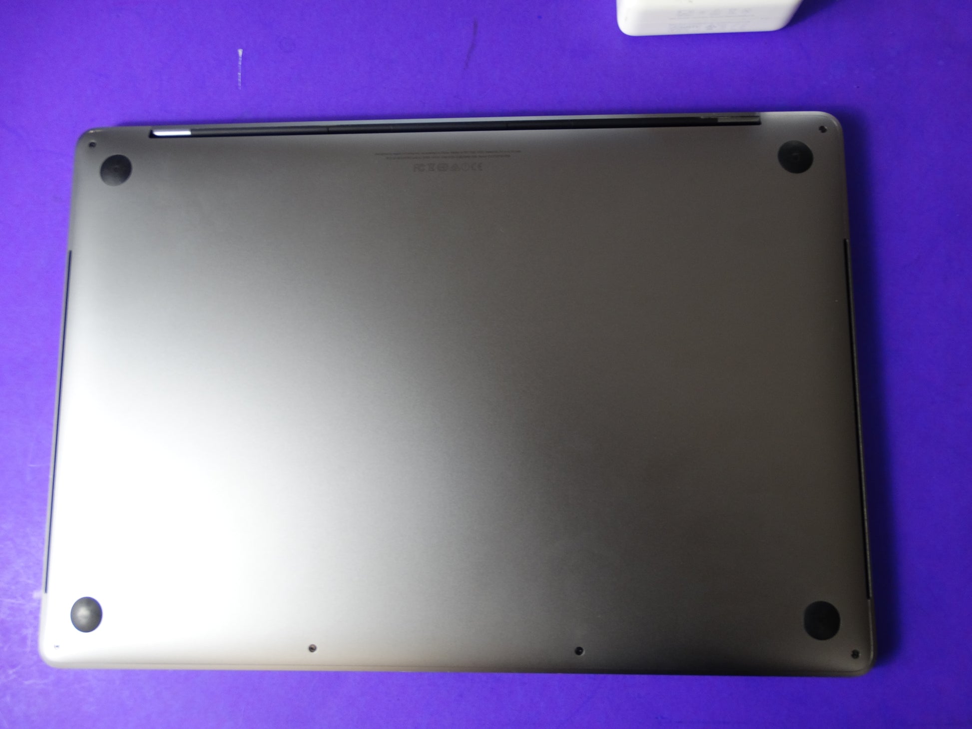 Apple MacBook Pro 15.4" (A1707) – 2.9GHz i7 Quad | 16GB RAM | 512GB SSD | macOS 13.6.8 | 99 Battery Cycles - WeBuyElectronic